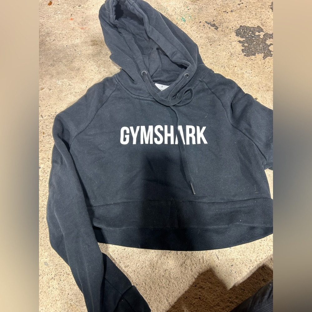 Gymshark women’s cropped hoodie
